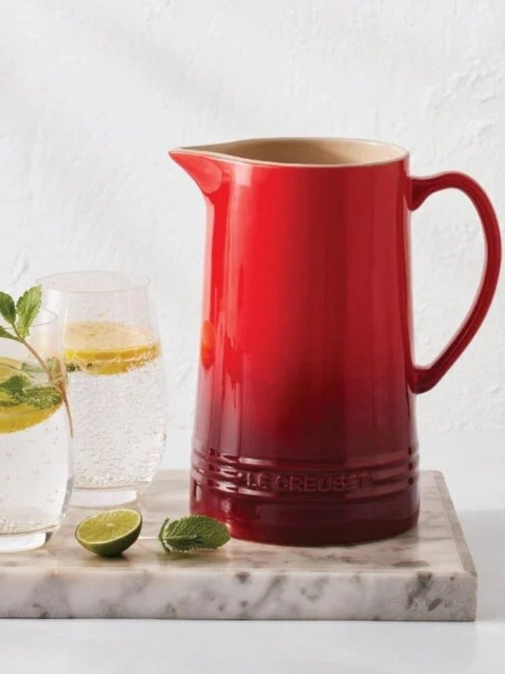Le Creuset Signature Pitcher - Color Cerise